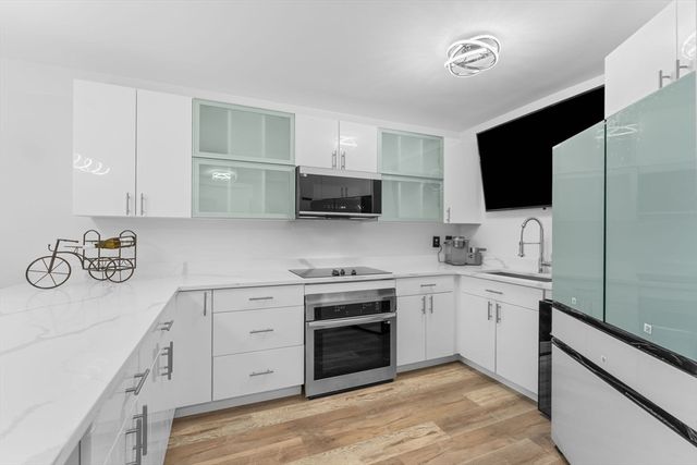 300 Lynn Shore Dr 210, Lynn, MA 01902