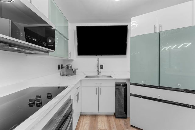 300 Lynn Shore Dr 210, Lynn, MA 01902