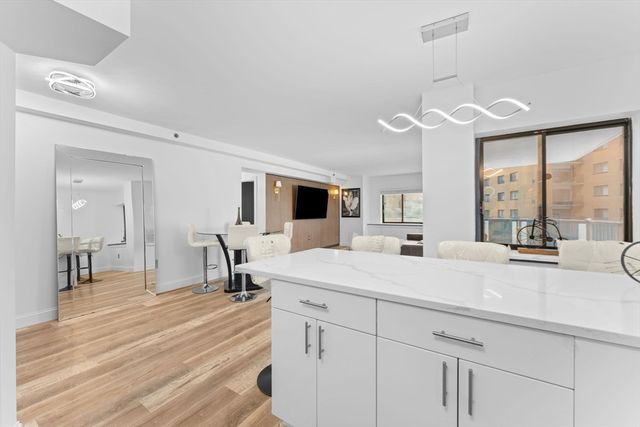300 Lynn Shore Dr 210, Lynn, MA 01902