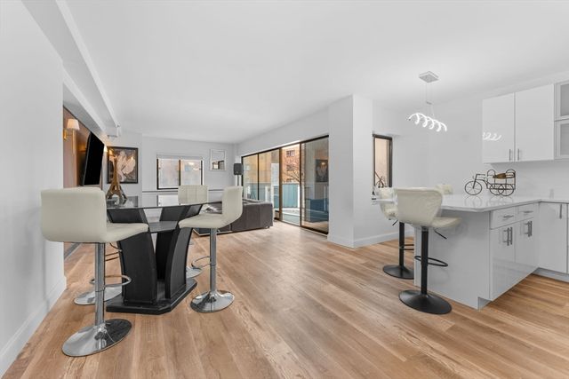 300 Lynn Shore Dr 210, Lynn, MA 01902