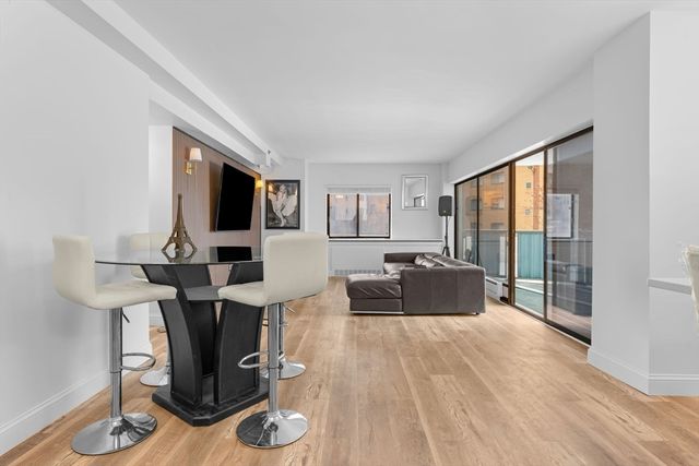 300 Lynn Shore Dr 210, Lynn, MA 01902