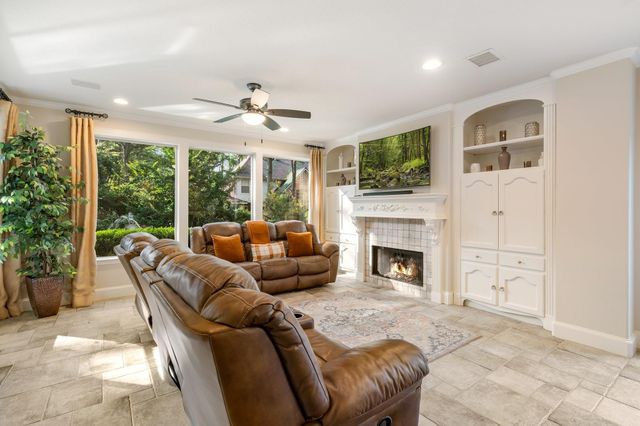 162 N Taylor Point Drive, The Woodlands, TX 77382
