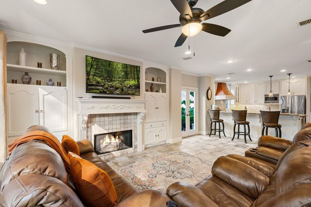 162 N Taylor Point Drive, The Woodlands, TX 77382