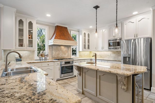 162 N Taylor Point Drive, The Woodlands, TX 77382