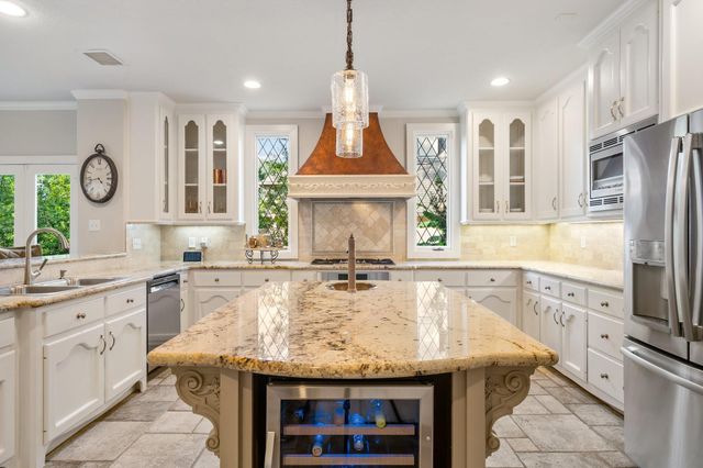 162 N Taylor Point Drive, The Woodlands, TX 77382