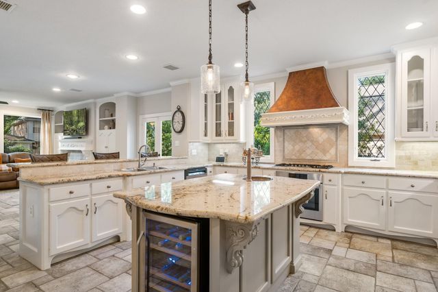 162 N Taylor Point Drive, The Woodlands, TX 77382