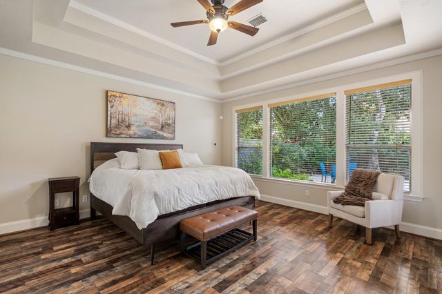 162 N Taylor Point Drive, The Woodlands, TX 77382