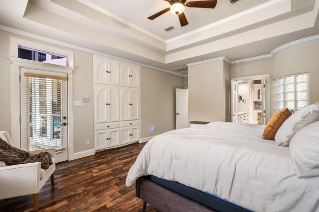 162 N Taylor Point Drive, The Woodlands, TX 77382
