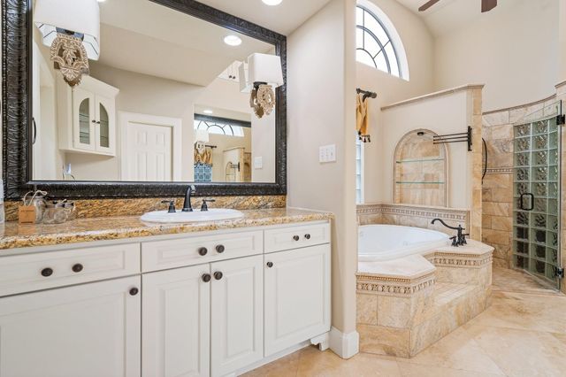 162 N Taylor Point Drive, The Woodlands, TX 77382