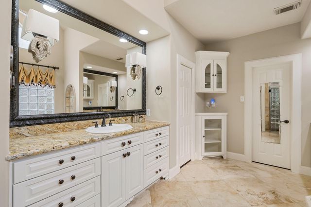 162 N Taylor Point Drive, The Woodlands, TX 77382