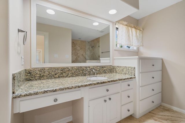 162 N Taylor Point Drive, The Woodlands, TX 77382