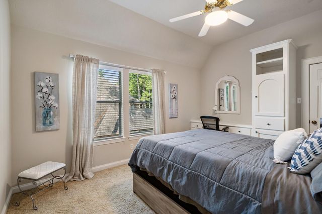 162 N Taylor Point Drive, The Woodlands, TX 77382