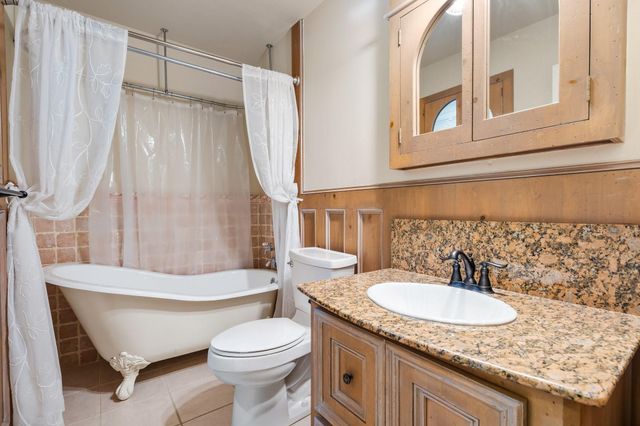 162 N Taylor Point Drive, The Woodlands, TX 77382