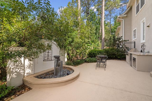 162 N Taylor Point Drive, The Woodlands, TX 77382