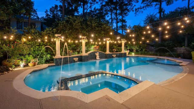 162 N Taylor Point Drive, The Woodlands, TX 77382
