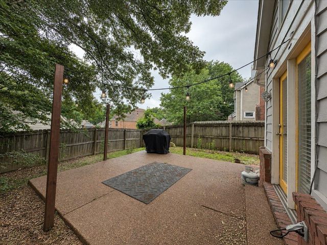 716 N WALNUT WOODS CV, Cordova, TN 38018