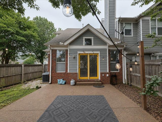 716 N WALNUT WOODS CV, Cordova, TN 38018
