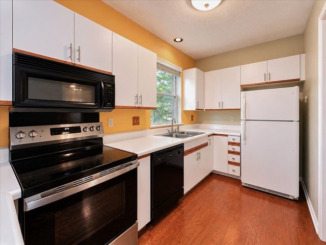 716 N WALNUT WOODS CV, Cordova, TN 38018