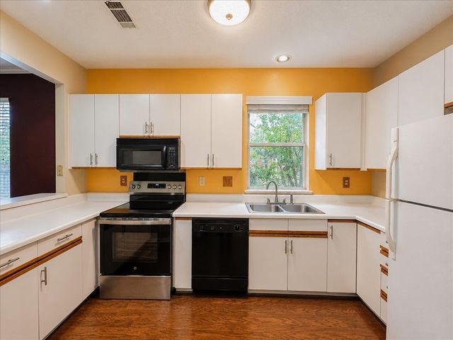 716 N WALNUT WOODS CV, Cordova, TN 38018