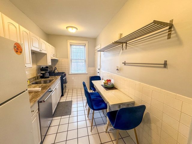 169 Kent St 3, Brookline, MA 02446