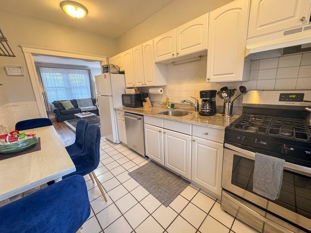 169 Kent St 3, Brookline, MA 02446