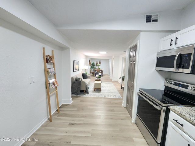 7924 LONGSPUR Avenue, Jacksonville, FL 32219