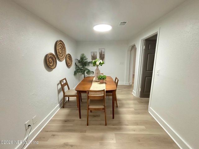 7924 LONGSPUR Avenue, Jacksonville, FL 32219