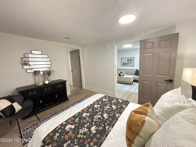 7924 LONGSPUR Avenue, Jacksonville, FL 32219