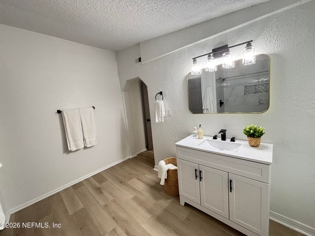 7924 LONGSPUR Avenue, Jacksonville, FL 32219