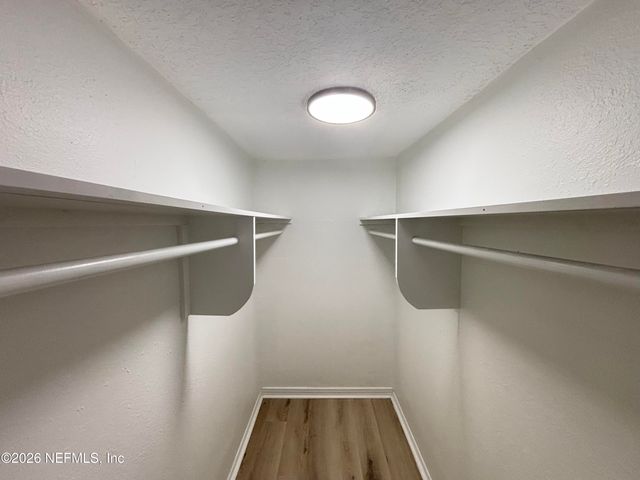 7924 LONGSPUR Avenue, Jacksonville, FL 32219