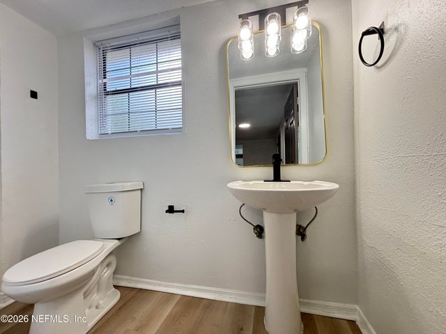 7924 LONGSPUR Avenue, Jacksonville, FL 32219
