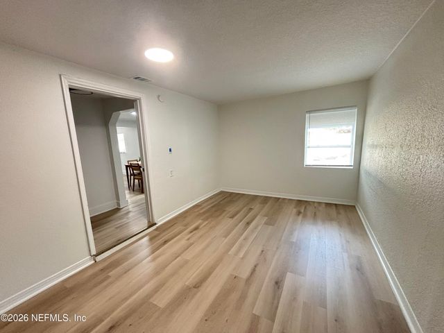 7924 LONGSPUR Avenue, Jacksonville, FL 32219