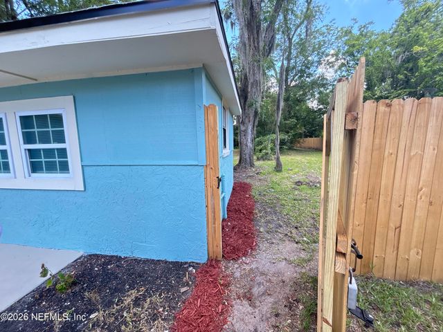 7924 LONGSPUR Avenue, Jacksonville, FL 32219