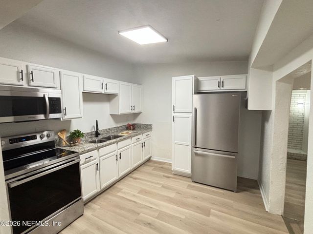 7924 LONGSPUR Avenue, Jacksonville, FL 32219