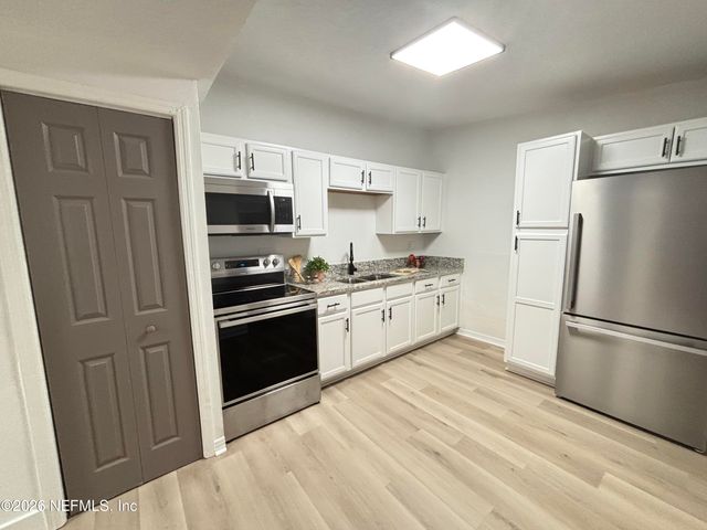 7924 LONGSPUR Avenue, Jacksonville, FL 32219