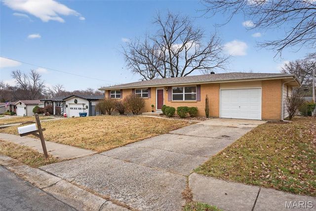 520 Rebecca Drive, St Charles, MO 63301