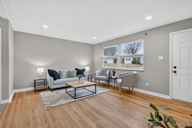 520 Rebecca Drive, St Charles, MO 63301