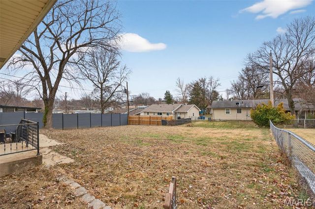 520 Rebecca Drive, St Charles, MO 63301