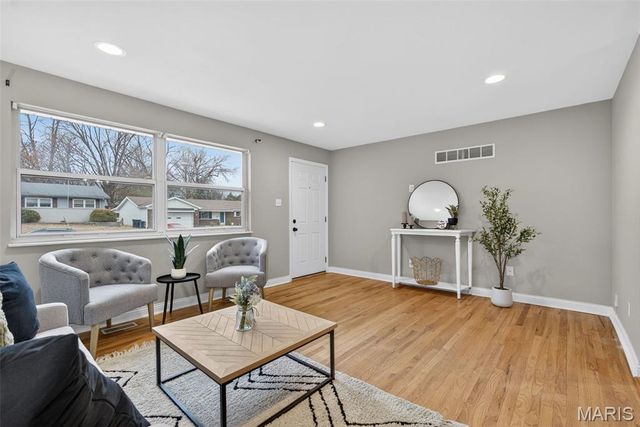 520 Rebecca Drive, St Charles, MO 63301