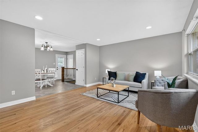 520 Rebecca Drive, St Charles, MO 63301