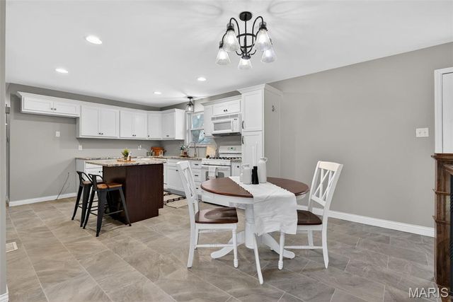 520 Rebecca Drive, St Charles, MO 63301