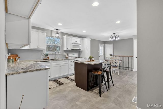 520 Rebecca Drive, St Charles, MO 63301