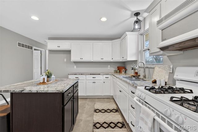 520 Rebecca Drive, St Charles, MO 63301