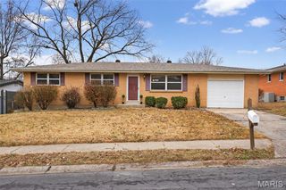 520 Rebecca Drive, St Charles, MO 63301