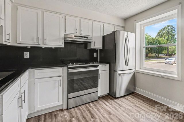 7609 Holly Grove Court, Charlotte, NC 28227