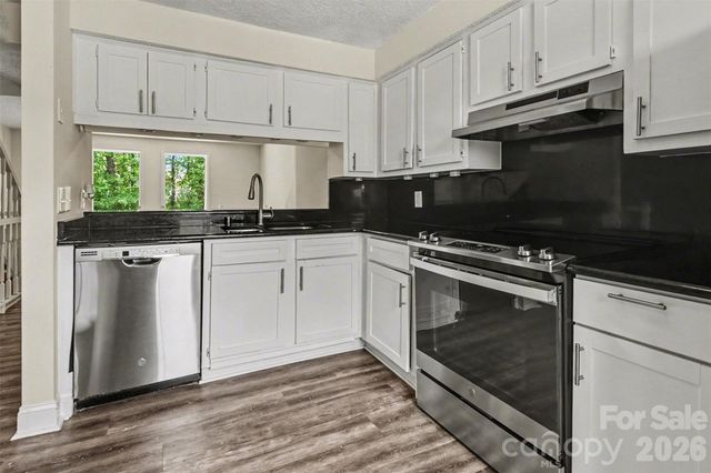 7609 Holly Grove Court, Charlotte, NC 28227