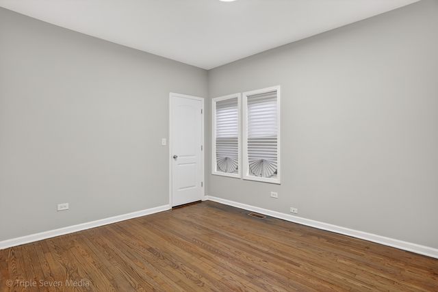 8132 S Paxton Avenue, Chicago, IL 60617