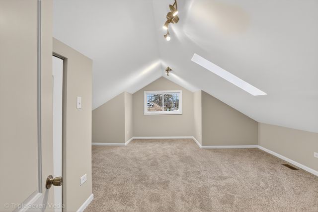 8132 S Paxton Avenue, Chicago, IL 60617