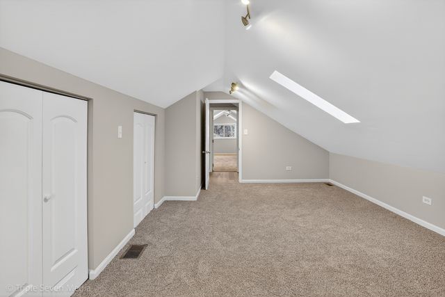 8132 S Paxton Avenue, Chicago, IL 60617