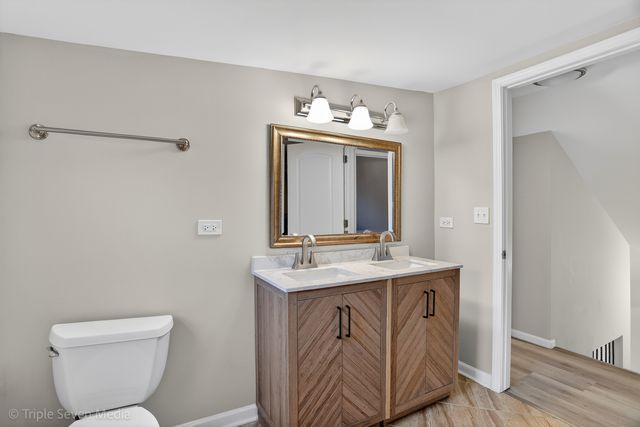 8132 S Paxton Avenue, Chicago, IL 60617